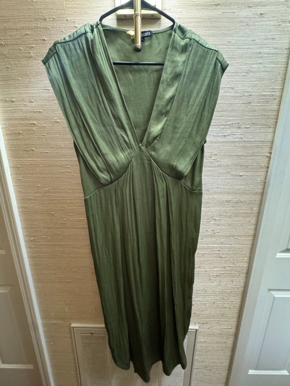 Steve Madden Olive Green Satin V-Neck Midi Dress Size Large